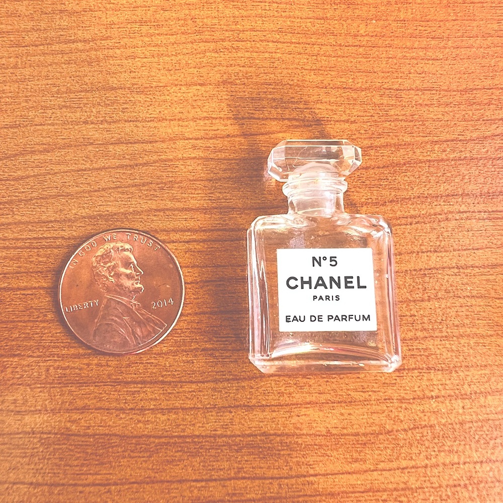 COPY - CHANEL Perfume Bottle Mini Charm Collectible